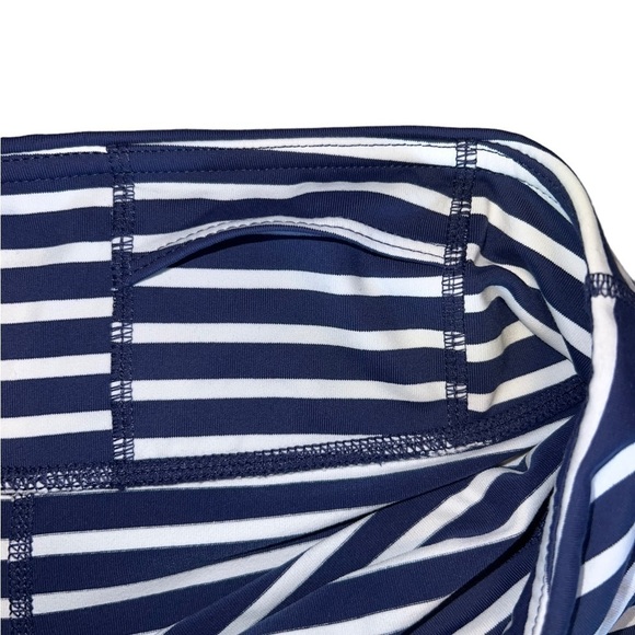 Athleta Striped Cropped Leggings. Size: M Color: Dark Blue and White - Picture 4 of 9